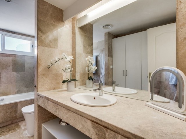 4 Schlafzimmer Reihenhaus in Nueva Andalucía