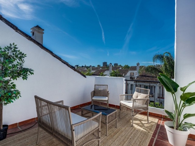 4 Schlafzimmer Reihenhaus in Nueva Andalucía