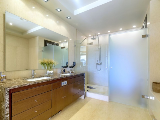 2 Bedrooms Apartment in Nueva Andalucía