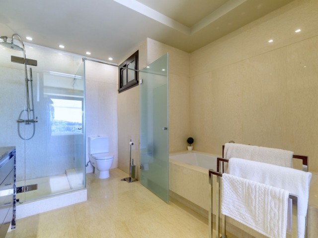 2 Bedrooms Apartment in Nueva Andalucía