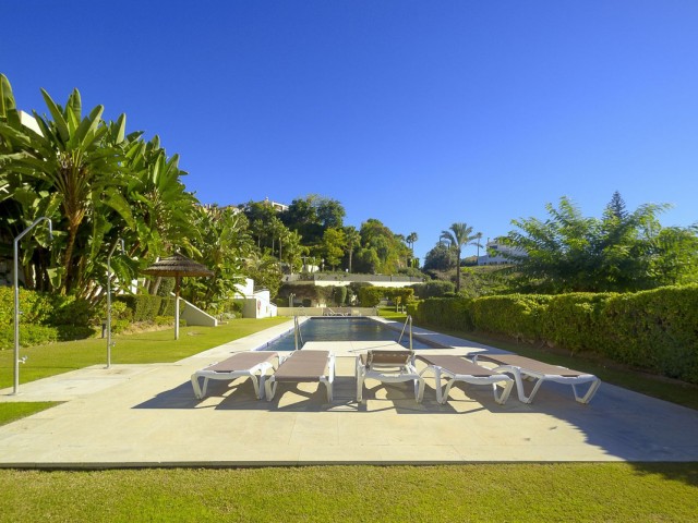 2 Bedrooms Apartment in Nueva Andalucía