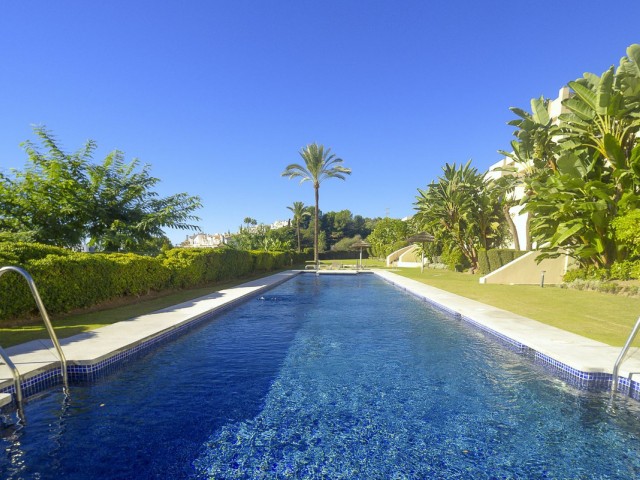 2 Bedrooms Apartment in Nueva Andalucía