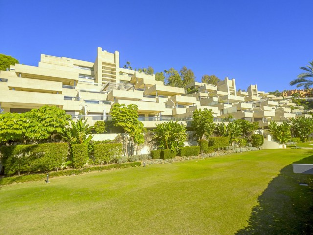 2 Bedrooms Apartment in Nueva Andalucía