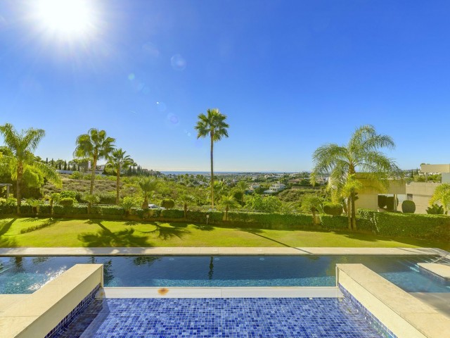 2 Bedrooms Apartment in Nueva Andalucía