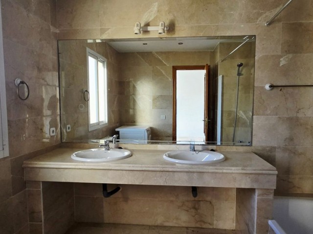 3 Soveroms Leilighet i Nueva Andalucía