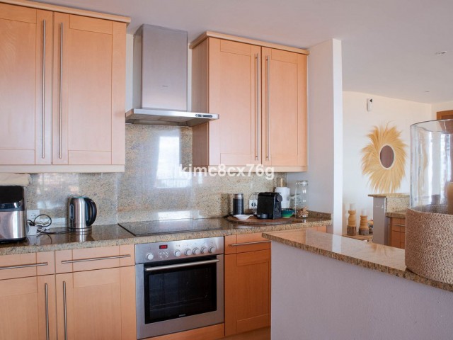 2 Bedrooms Apartment in Calahonda