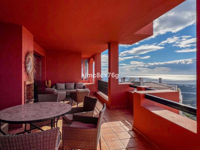2 Bedrooms Apartment in Calahonda