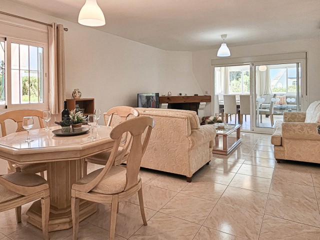 Villa con 4 Dormitorios  en Riviera del Sol
