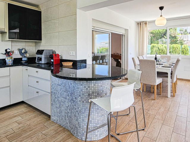 Villa con 4 Dormitorios  en Riviera del Sol