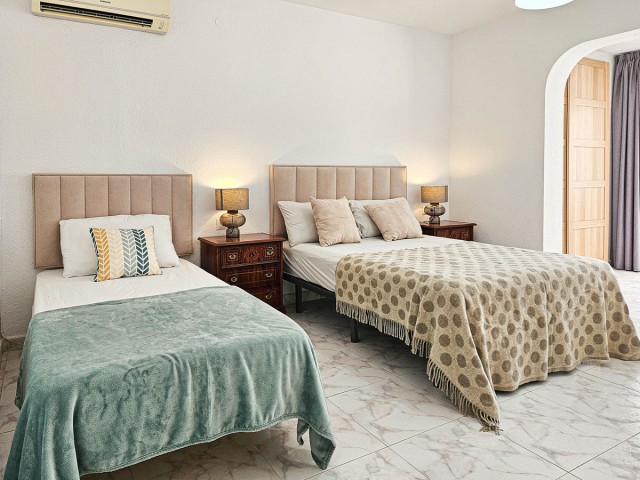 Villa con 4 Dormitorios  en Riviera del Sol