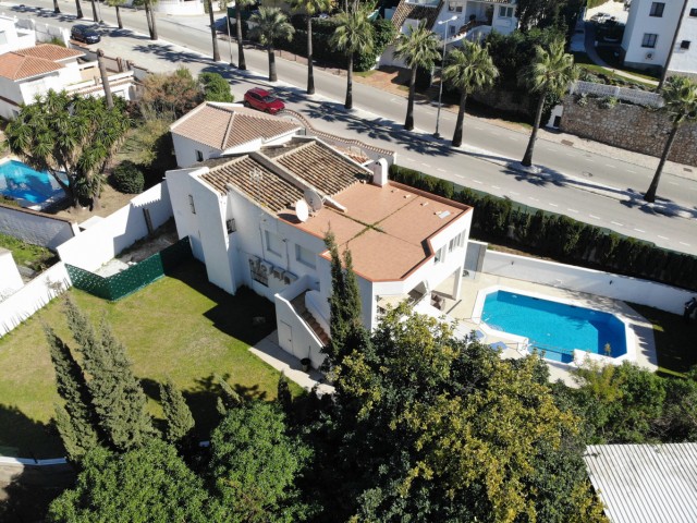 Villa con 4 Dormitorios  en Riviera del Sol