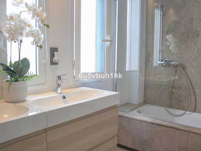 4 Bedrooms Apartment in Marbella