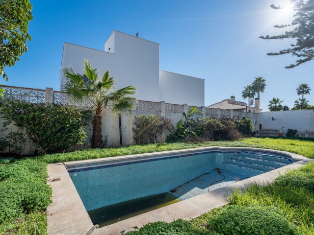 7 Bedrooms Villa in Benalmadena