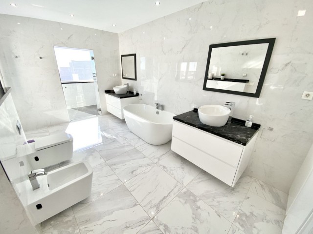 6 Bedrooms Villa in Benalmadena Pueblo