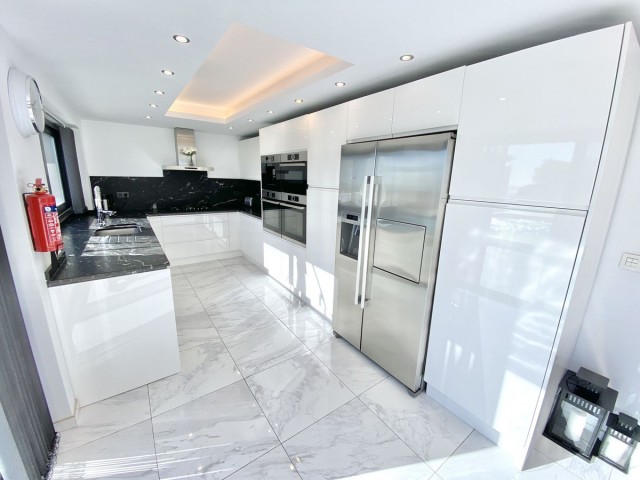 6 Bedrooms Villa in Benalmadena Pueblo