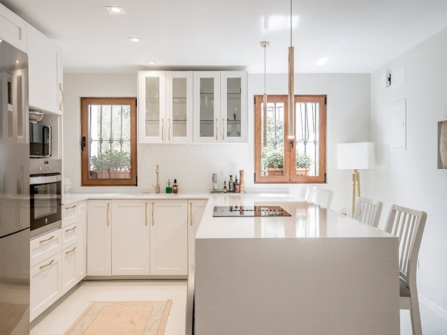 2 Bedrooms Apartment in Benahavís