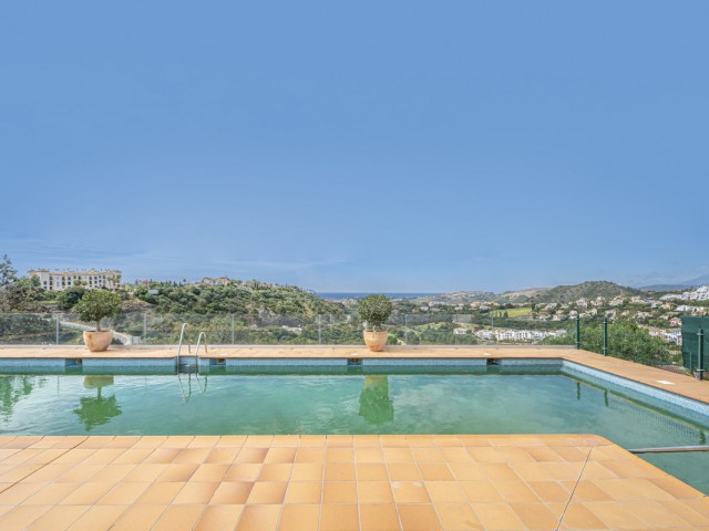 2 Bedrooms Apartment in Benahavís