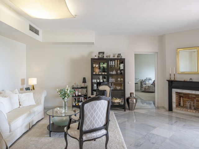 2 Bedrooms Apartment in Benahavís