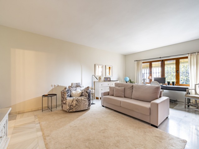 2 Bedrooms Apartment in Benahavís