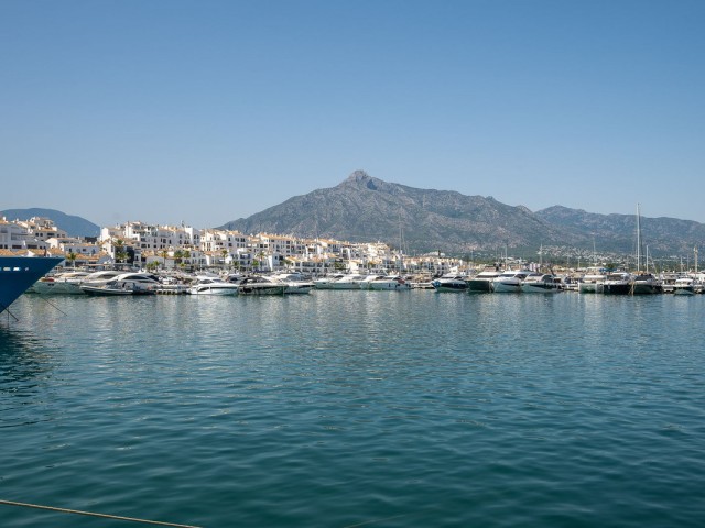 3 Bedrooms Apartment in Puerto Banús