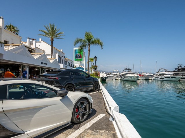 Appartement avec 3 Chambres  à Puerto Banús