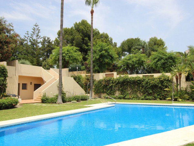 3 Bedrooms Townhouse in Benahavís