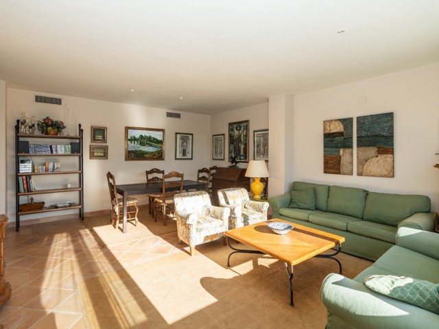 4 Bedrooms Apartment in Marbella