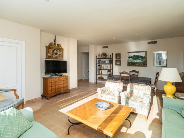 4 Bedrooms Apartment in Marbella