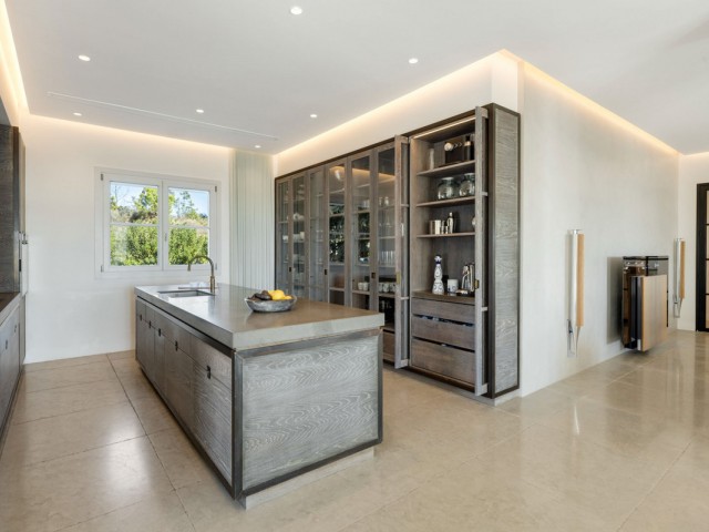 7 Soveroms Villa i Benahavís