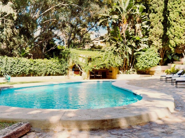 7 Bedrooms Villa in Calahonda