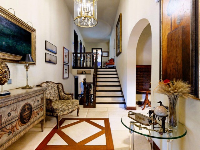 7 Bedrooms Villa in Calahonda