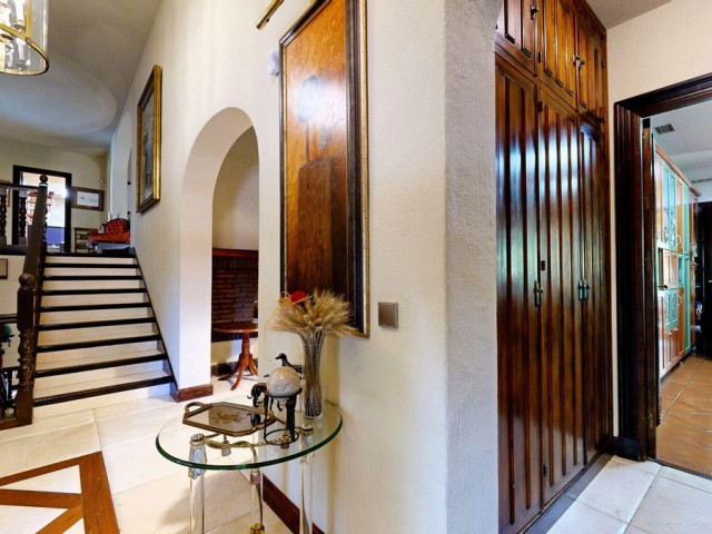 7 Bedrooms Villa in Calahonda