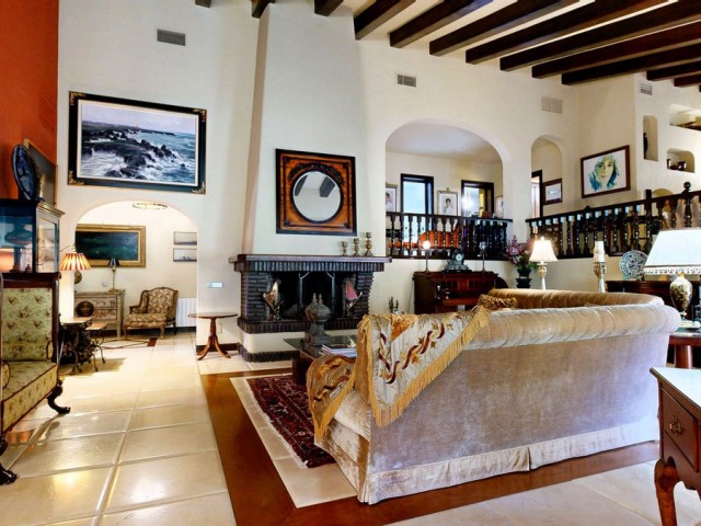 7 Bedrooms Villa in Calahonda