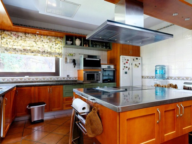 7 Bedrooms Villa in Calahonda