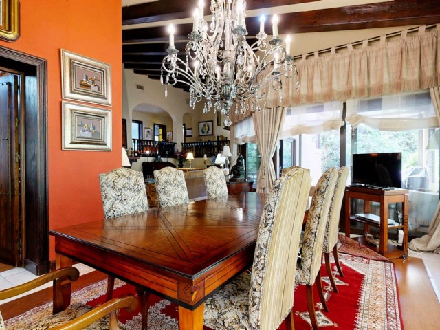 7 Bedrooms Villa in Calahonda