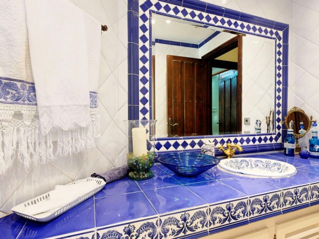 7 Bedrooms Villa in Calahonda