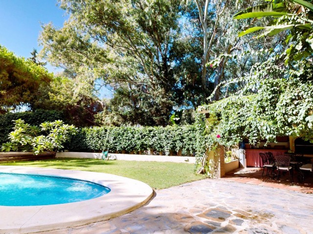 7 Bedrooms Villa in Calahonda