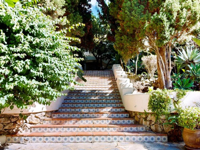 7 Bedrooms Villa in Calahonda