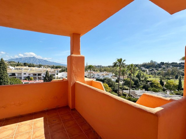 Apartment, El Paraiso, R5244286