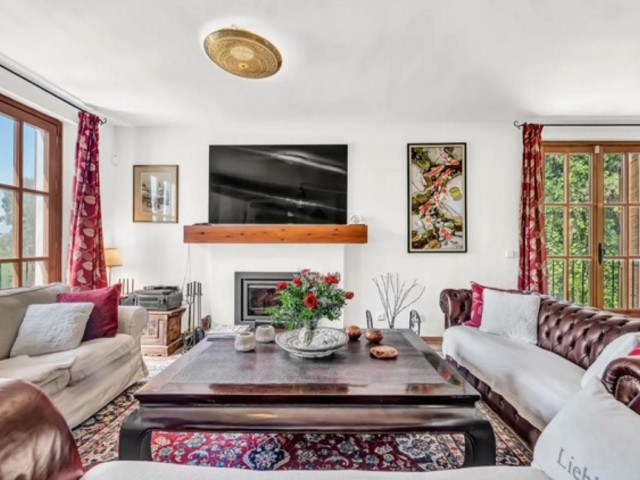 7 Bedrooms Villa in Elviria