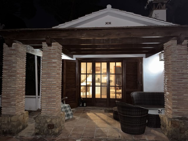 7 Bedrooms Villa in Elviria