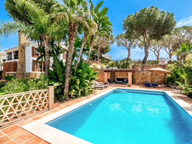 Villa avec 7 Chambres  à Elviria