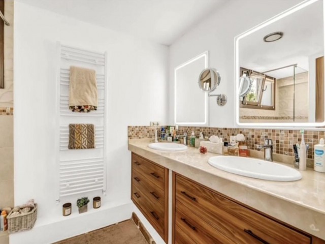 Villa avec 7 Chambres  à Elviria