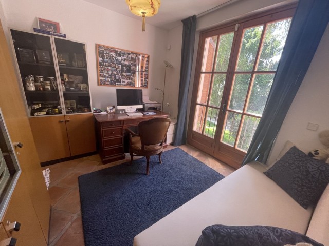 Villa avec 7 Chambres  à Elviria