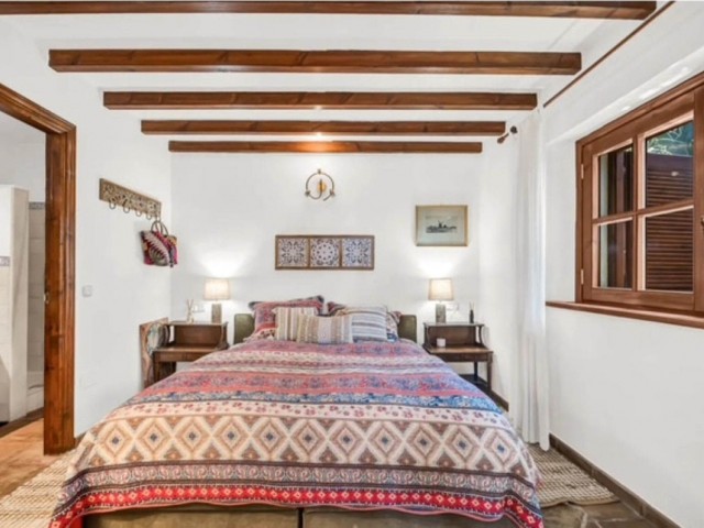 7 Bedrooms Villa in Elviria