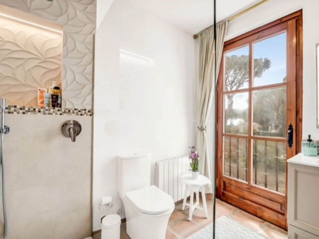 7 Bedrooms Villa in Elviria