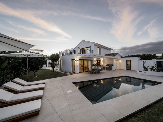 Villa con 5 Dormitorios  en San Pedro de Alcántara