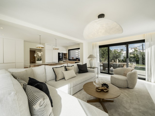 Villa con 5 Dormitorios  en San Pedro de Alcántara