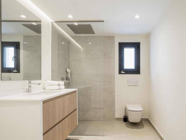 Villa con 5 Dormitorios  en San Pedro de Alcántara