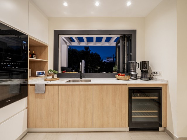 Villa con 5 Dormitorios  en San Pedro de Alcántara